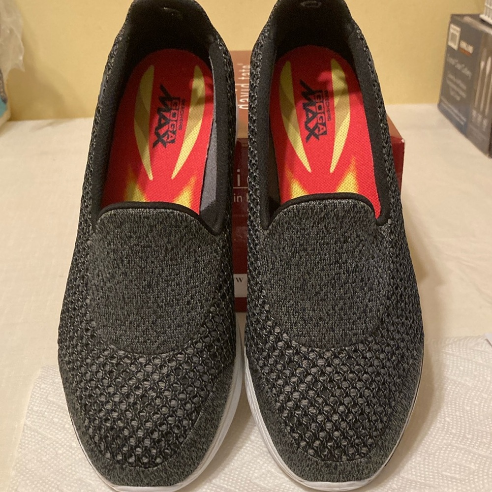 Skechers GOGA go walk 4 max performance black/gray textured canvas sip on shoes
